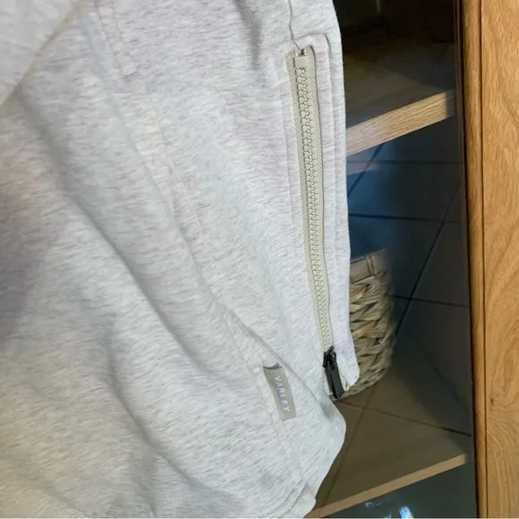 Varley Mock Neck Oatmeal Sweatshirt Zipper Sides Quiet Luxury Women' Size Medium - Picture 4 of 6